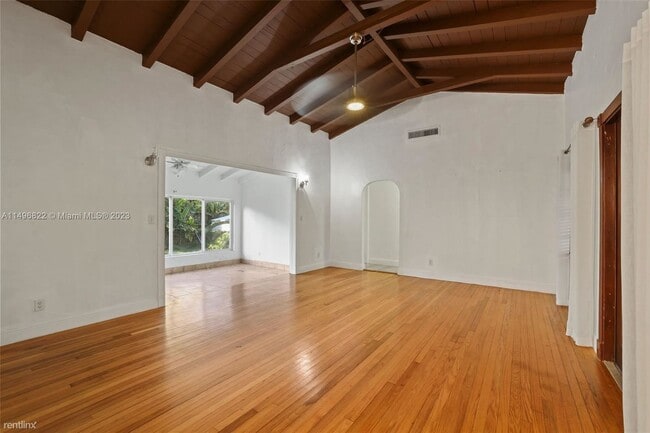 Building Photo - 4 br, 3 bath House - 823 NE 72nd St
