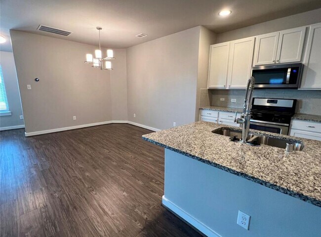 Foto del edificio - 12347 Breckenwood Mills Dr