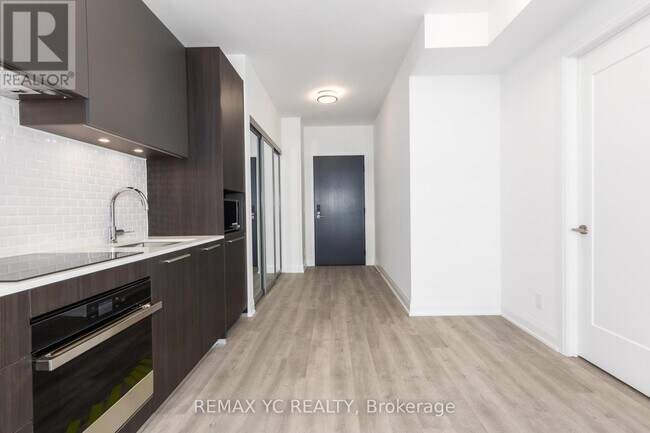Photo du bâtiment - 65 Broadway Ave