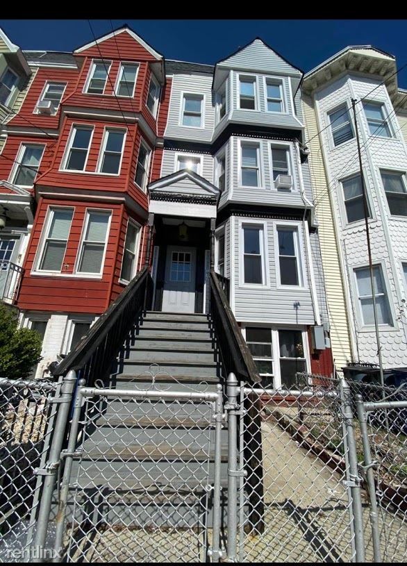 Building Photo - 1 br, 1 bath Apartment - 57 Monitor St