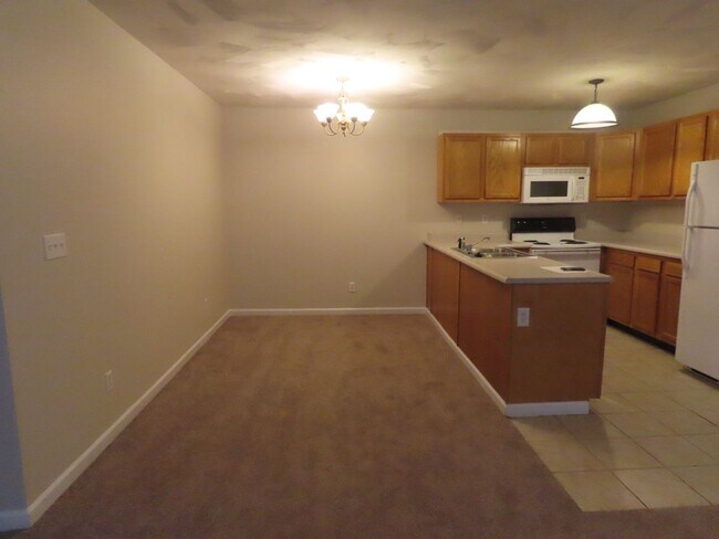 Building Photo - 3 Bedroom, 2 Bath Duplex in Greensburg, IN