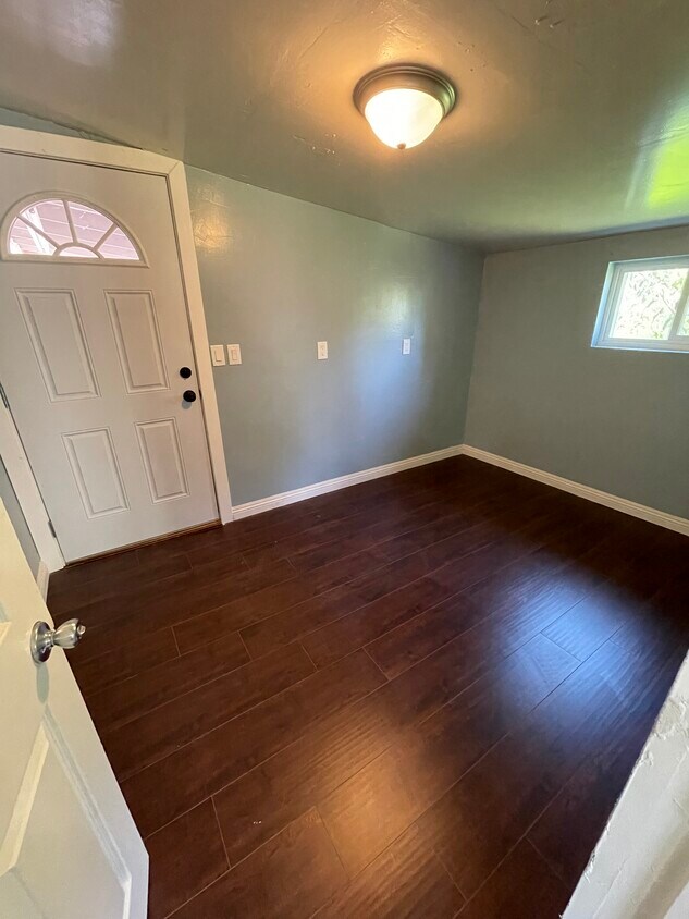 Foto principal - 2412 Garretson Ave