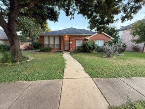 Building Photo - 1022 Dickens Ln