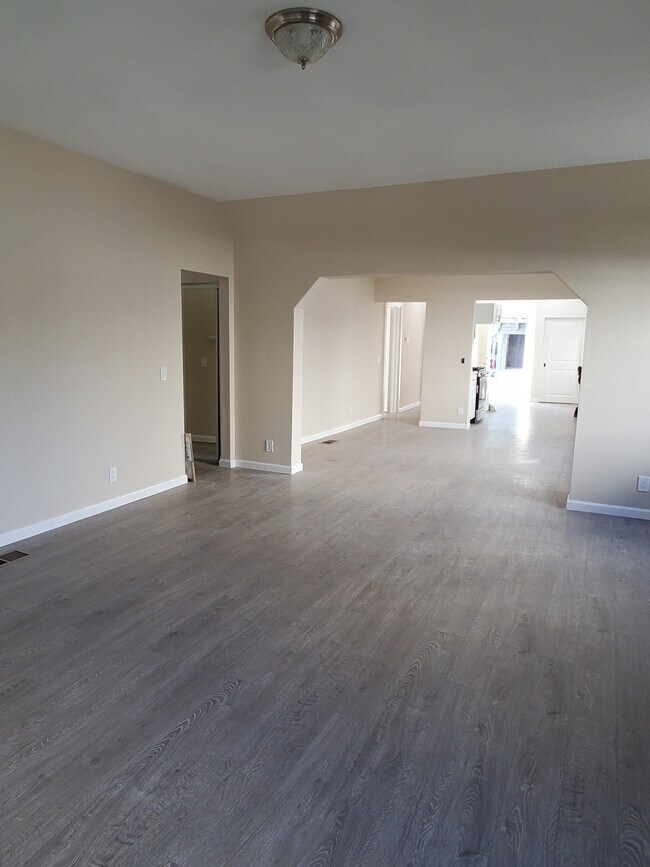 Foto del edificio - 947 S Sycamore Ave