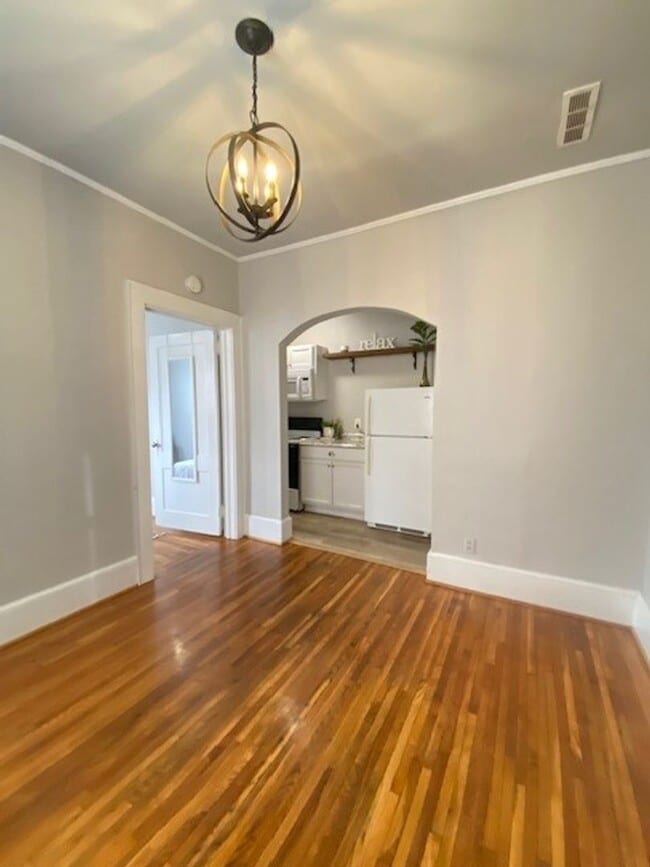 Building Photo - 823 Central Ave