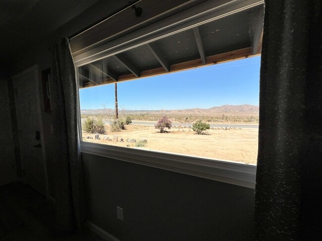 Building Photo - Joshua Tree Home with Desert Views