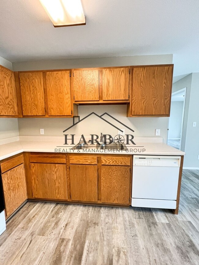 Building Photo - 2 Bedroom 1 Bath Partially Renovated - SPE...