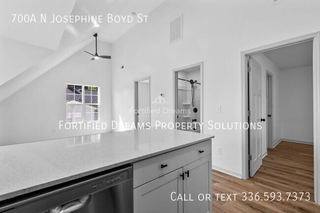 Foto del edificio - 700A N Josephine Boyd St-