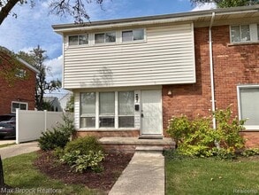 Building Photo - 297 E 14 Mile Rd