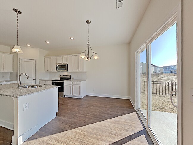 Foto del edificio - 4034 Birchfield Pl