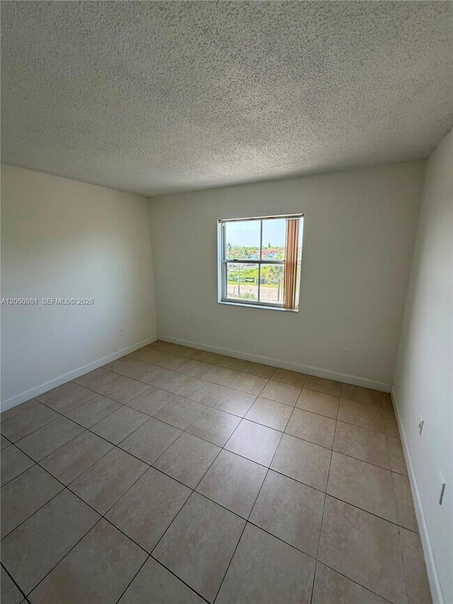 Foto del edificio - 8200 SW 210th St