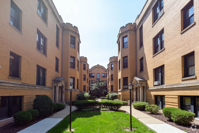 Building Photo - 2418 N Sawyer Ave