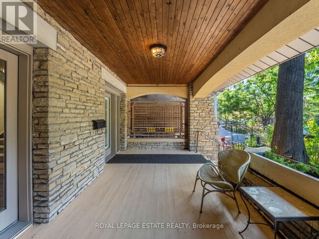 Building Photo - 17 Balsam Ave
