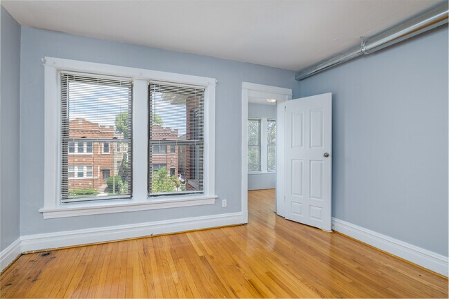 Foto del edificio - 3337 W Cullom Ave