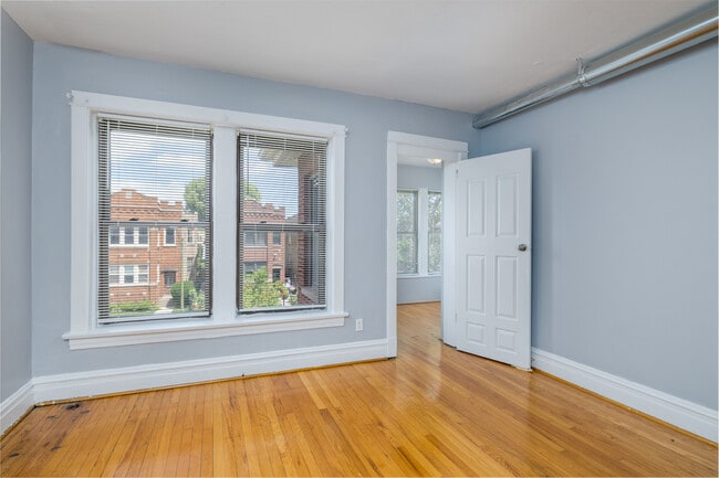 Building Photo - 3337 W Cullom Ave