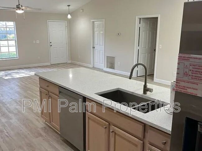 Foto del edificio - 117 SW Glenwood Dr