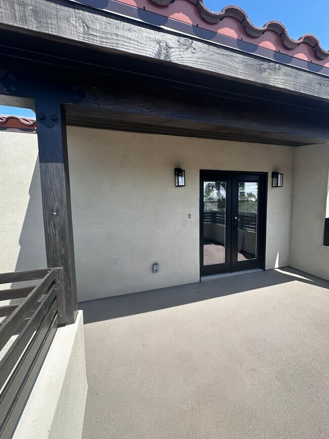 Foto del edificio - 611 Silver Strand Blvd