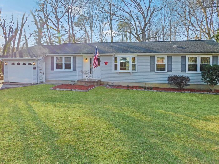 Primary Photo - One-level 3 bedroom/2 bath home with large...