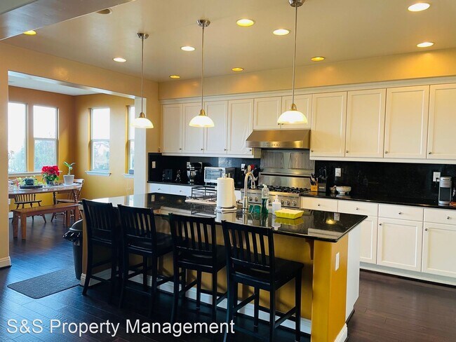 Building Photo - 4 br, 3.5 bath House - 550 Lentini Way