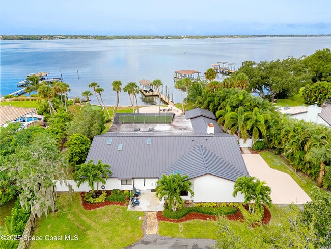 Building Photo - 165 Crispin St