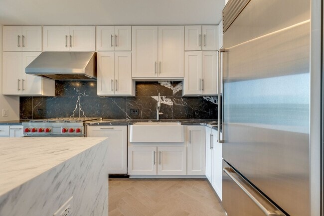 Foto del edificio - 2 Bedroom Luxury Condo w/ Exquisite Design and World-class Service