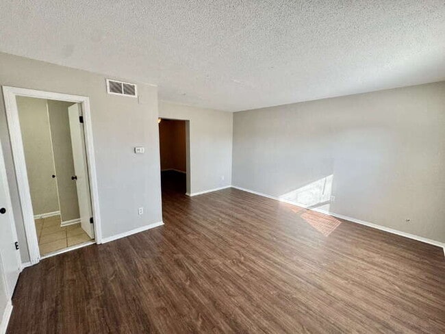 Building Photo - 1742 E Holmes Rd