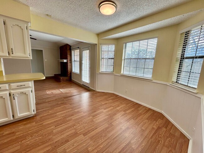 Building Photo - Well Maintained Arlington 3 Bedroom