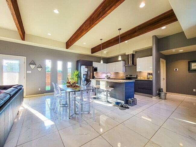 Foto del edificio - 2375 Oak Breeze Cir