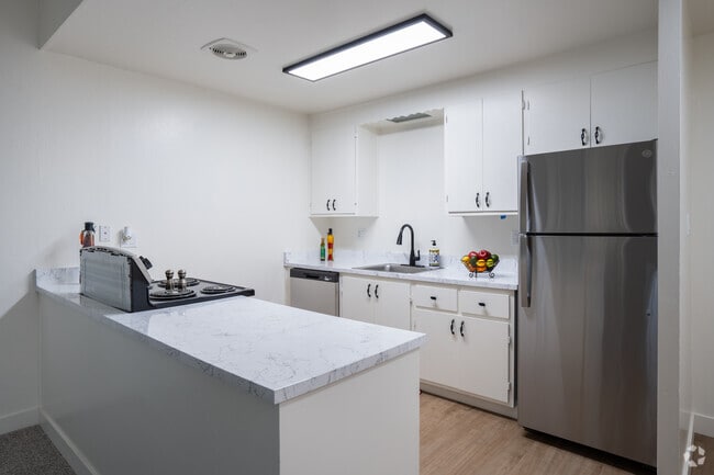 2BR, 1BA - 900SF - Kitchen - Leafy Grove Apartments