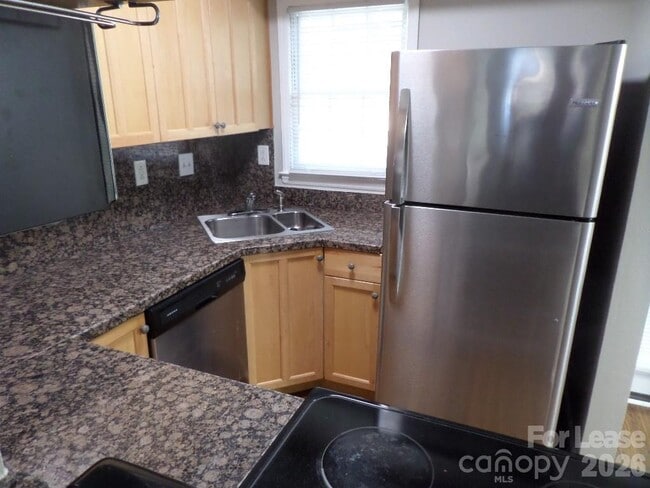 Building Photo - 4335 Hathaway St