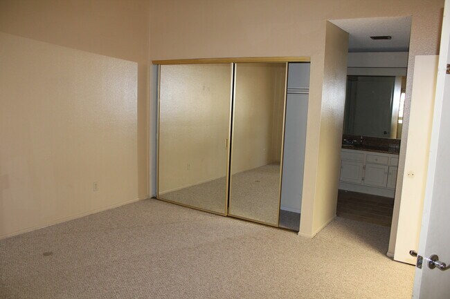 Foto del edificio - 3882 Radcliffe Ln