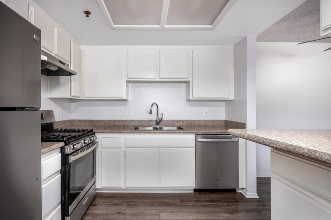 Building Photo - Greystone