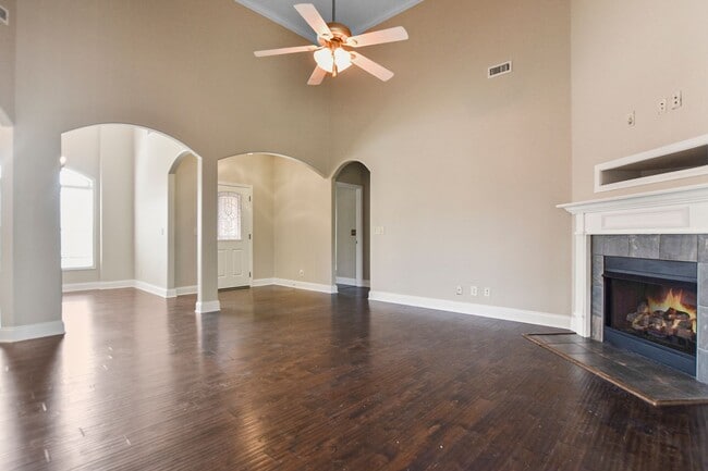 Foto del edificio - Pet Friendly Three Bedroom with Bonus!