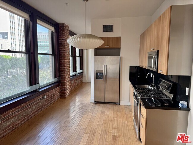 Foto del edificio - 460 S Spring St