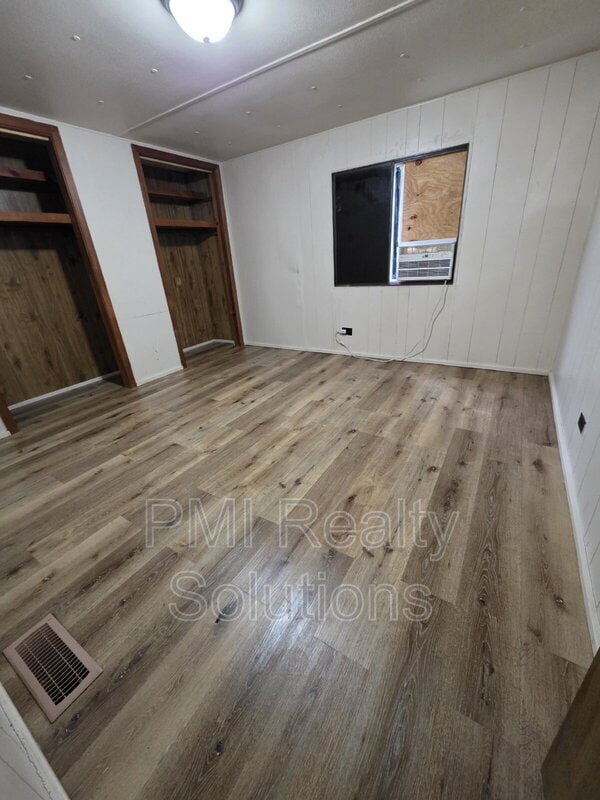 Building Photo - 300 Elberta Ave