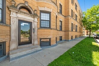 Building Photo - 347 E 48th St