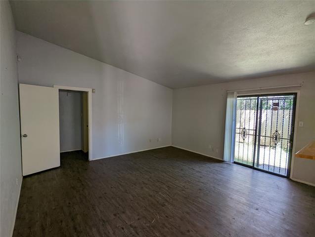 Building Photo - 9547 Brewster St