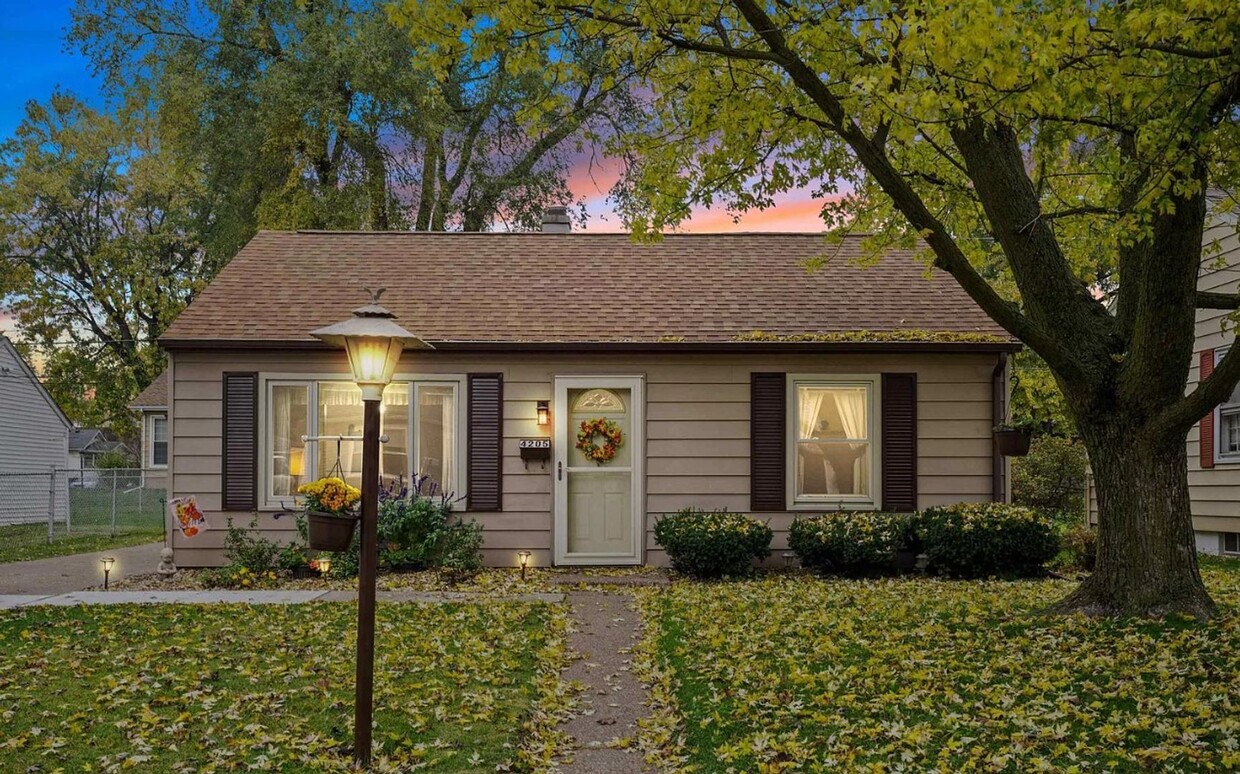 Foto principal - Adorable 2 bed 1 bath in Rock Island!