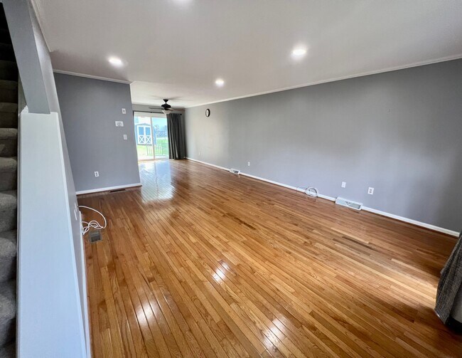 Living room and dinning room - 2244 W Walnut St