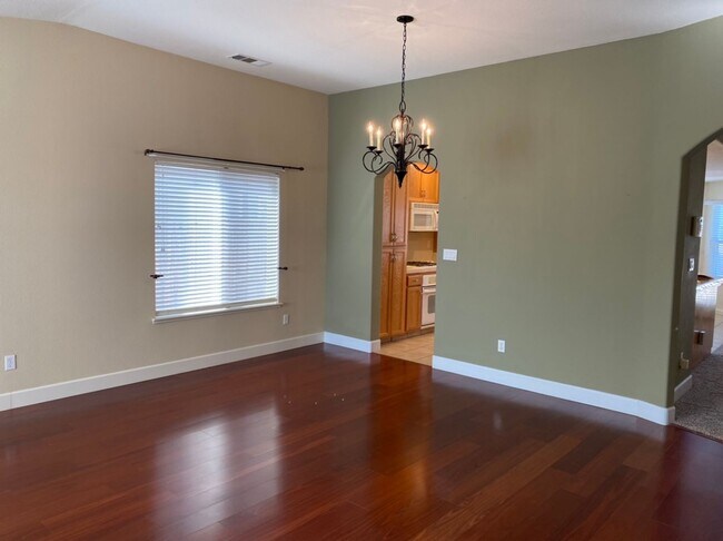 Foto del edificio - 4 bedroom single story in Manteca!