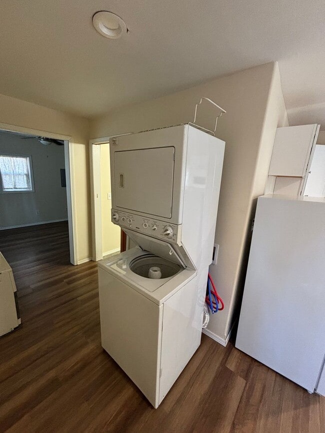 Building Photo - 1 bedroom home in North Pole / Washer & Dryer in unit