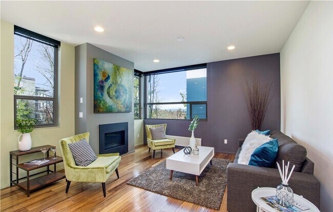 Building Photo - Madison Valley Townhome