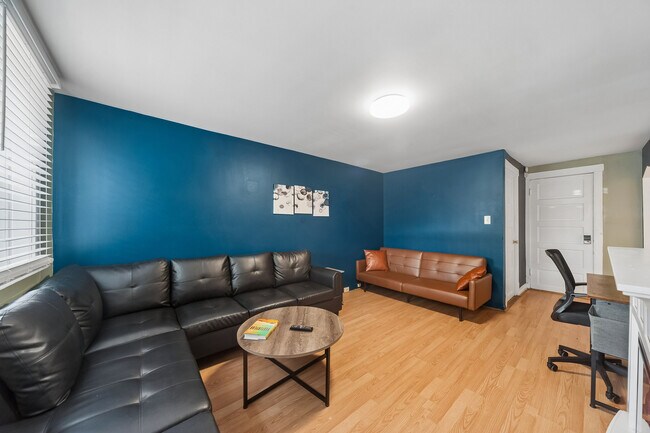 Building Photo - 2818 N Ashland Ave