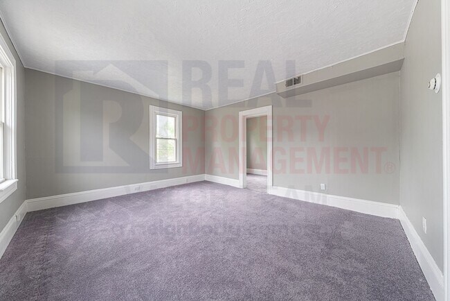 Building Photo - 1079 E 68th St