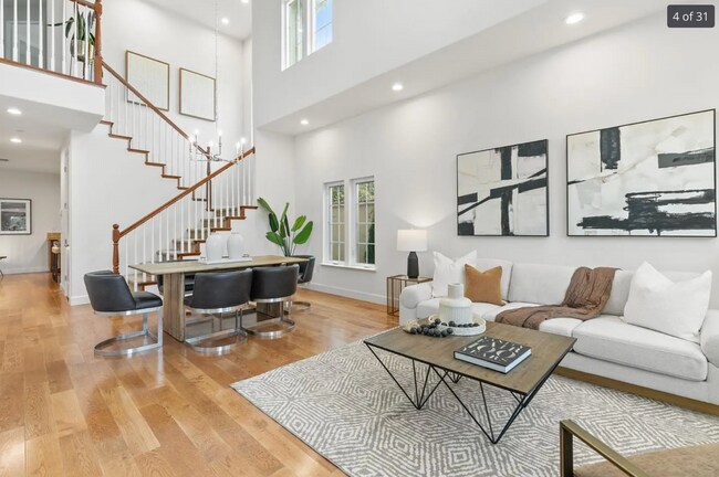 Foto del edificio - 832 Skycrest Drive