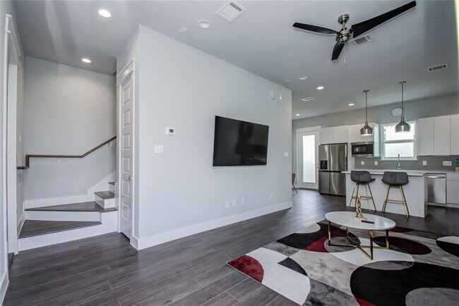 Foto del edificio - 2549 Hollister Rd