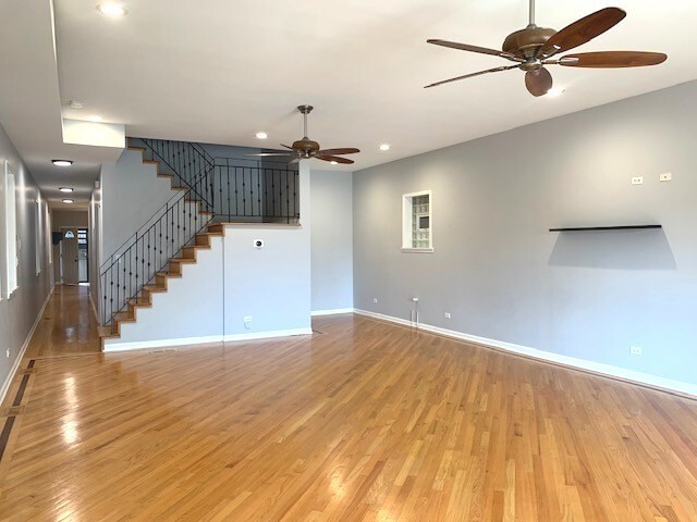 Building Photo - 1327 W Walton St