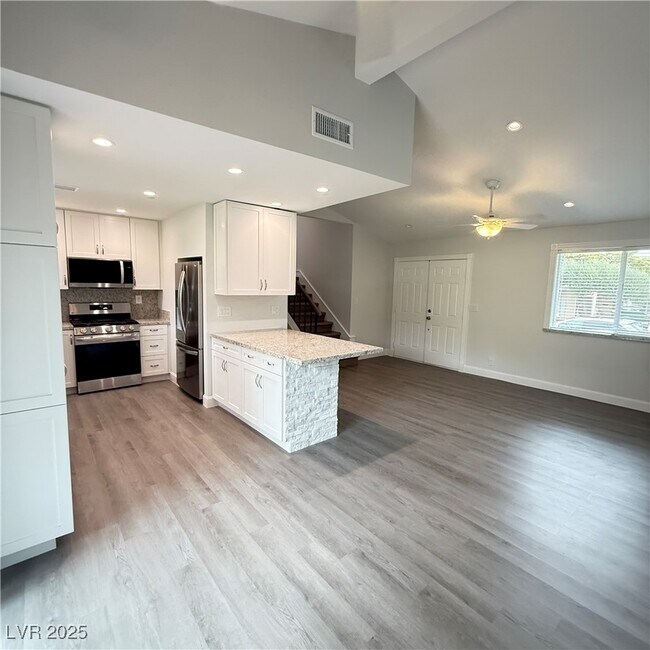 Foto del edificio - 508 Woodcrest Ct