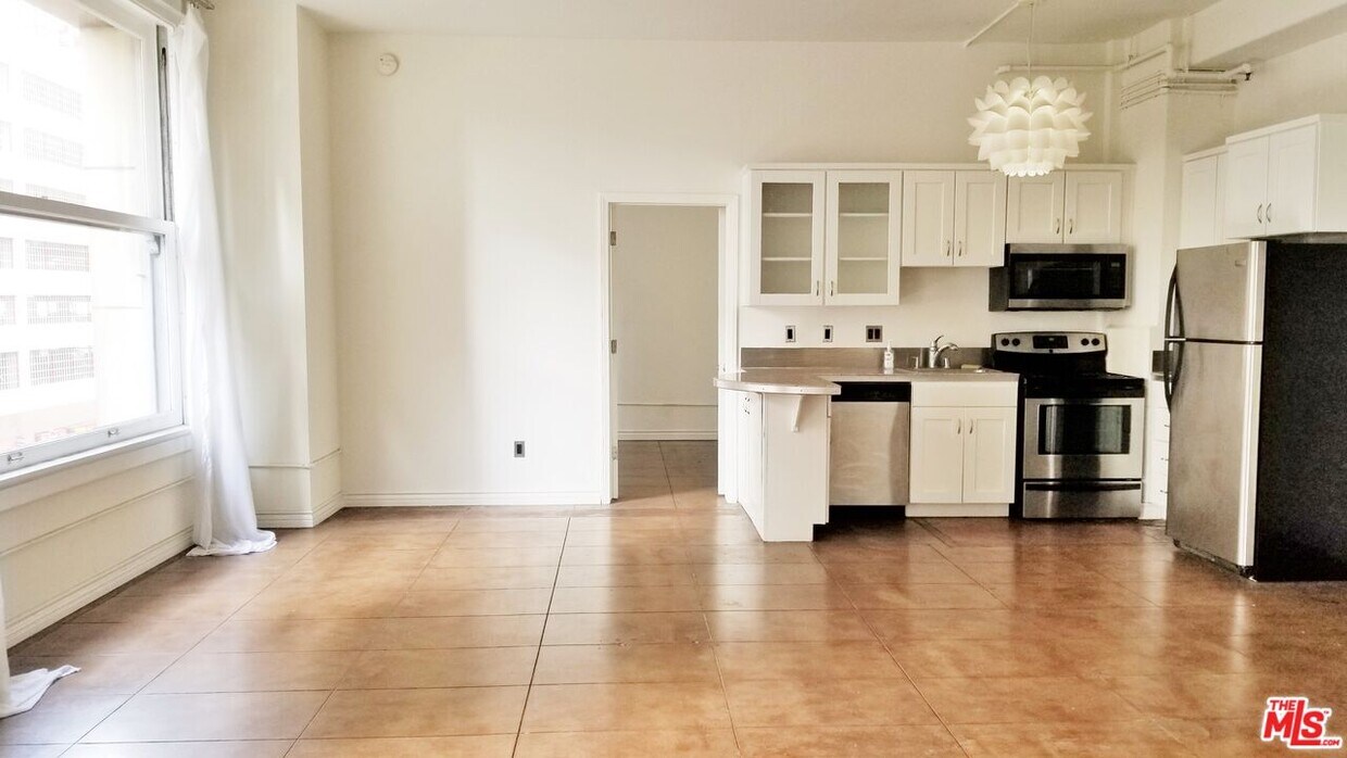 Foto principal - 215 W 7th St