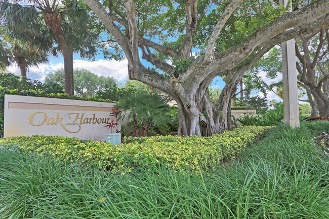Foto del edificio - 817 Oak Harbour Dr